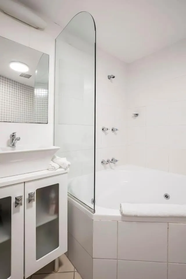 Image 3 of The Earl – Potts Point Paradise with Sydney Views