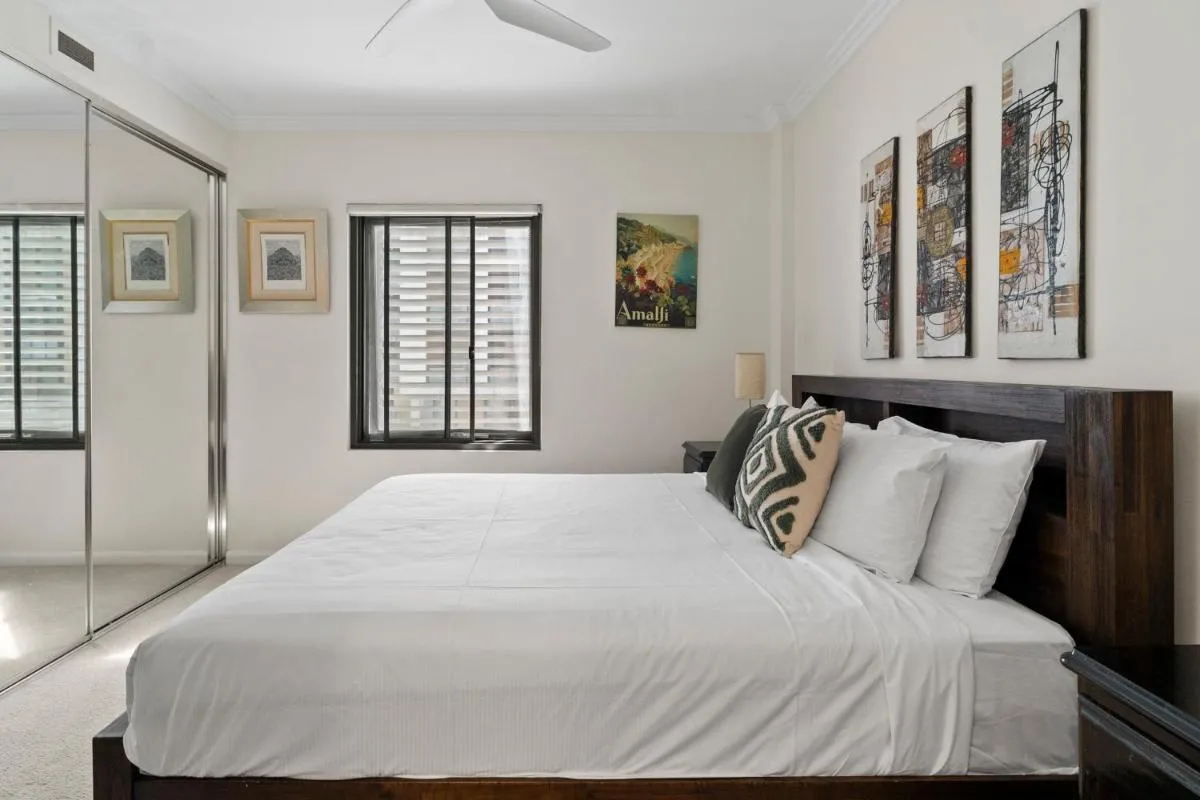 Image 6 of ‘Vibrant City Gem’ Stylish Retreat for Work and Play