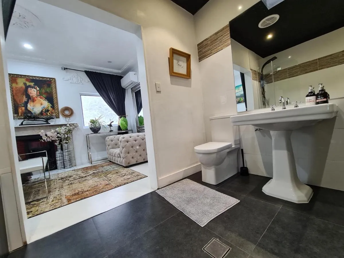 Image 6 of Vista Unit + Bamboo House Close to the City & Airport & Train station and Brighton Le Sands Beach