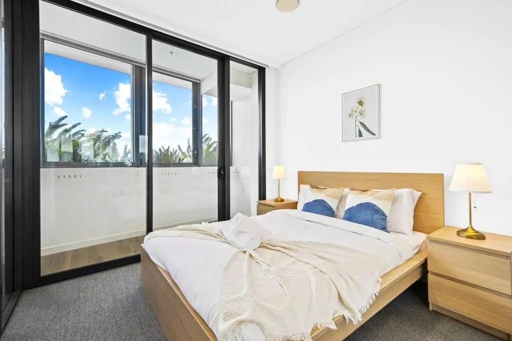 Image 6 of Waterfront Modern 2B2B APT@Marina square