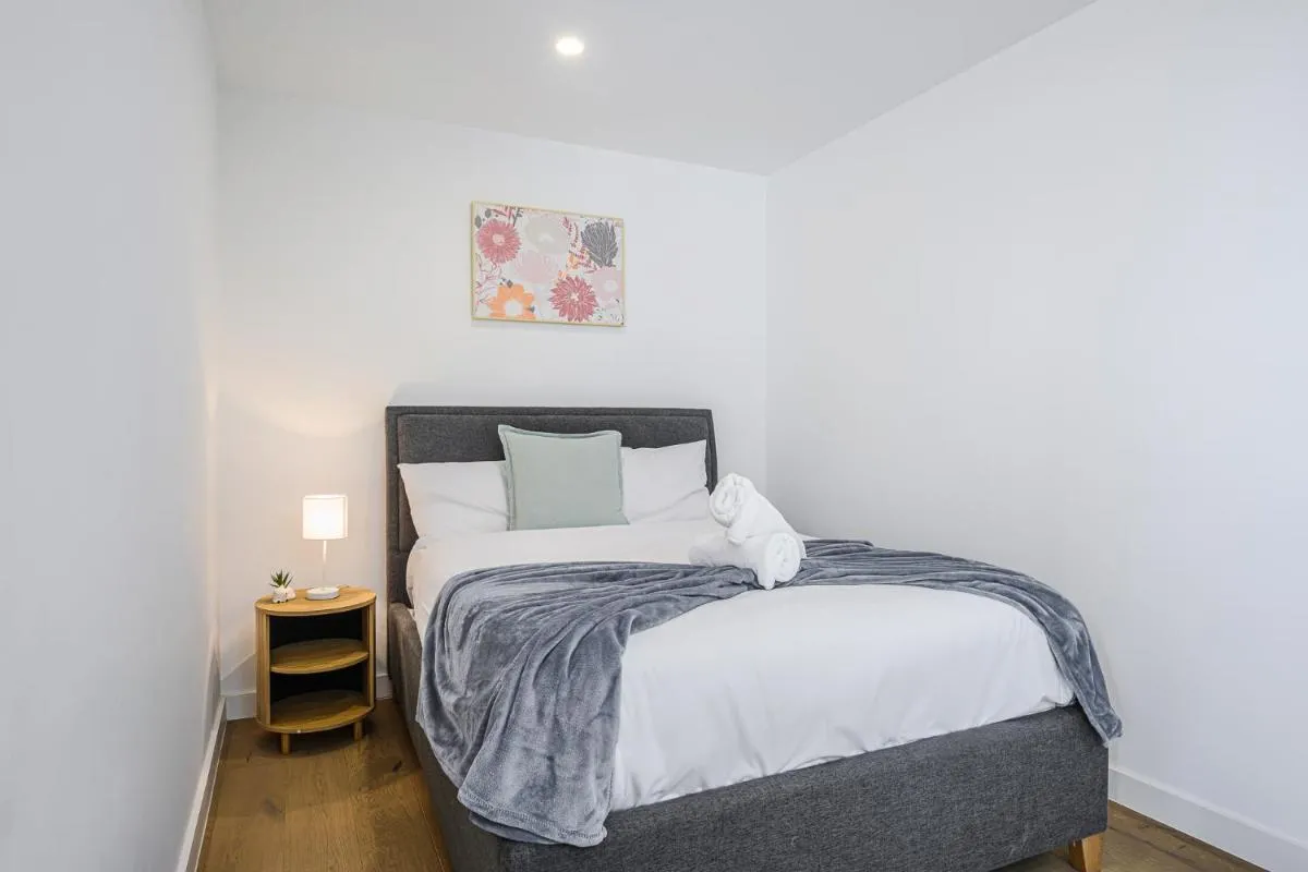Image 6 of Waterloo 2Br town close to Train Shopping