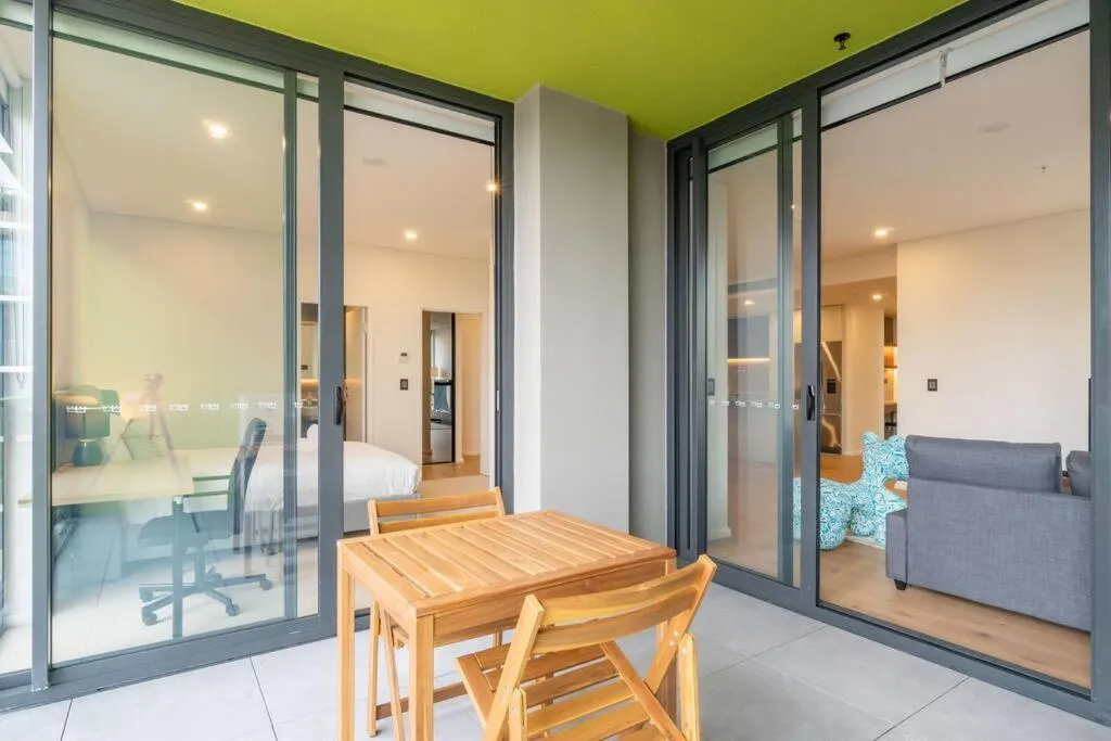Image 3 of Z4 Walk to Bus Stop 2 Car Spaces Spacious Family