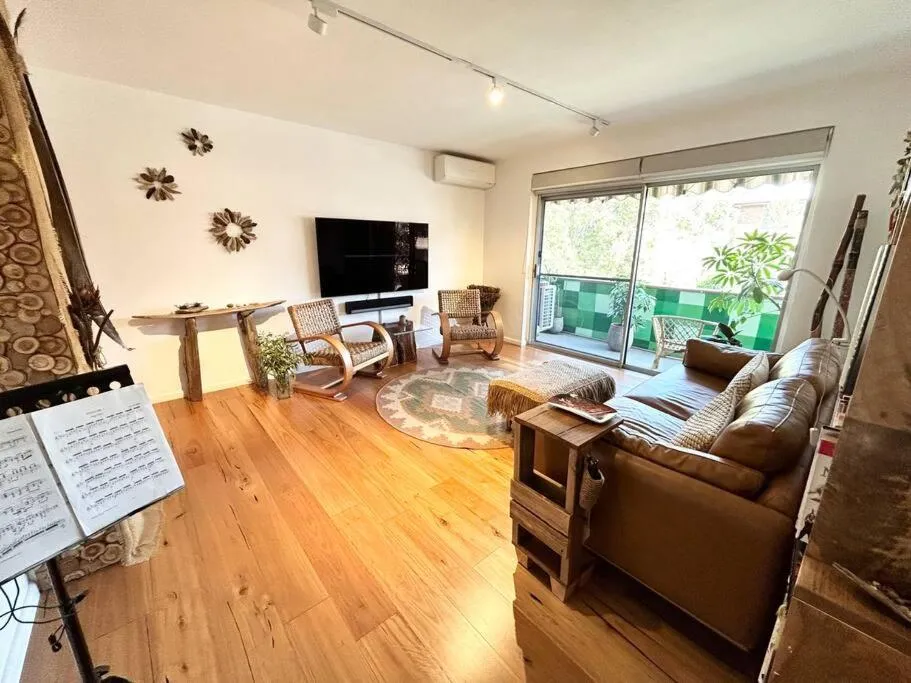 Image 5 of entire flat, quiet, close to:beaches, airport, CBD