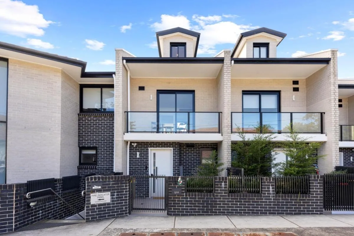 Image 5 of modern 3 bedroom townhous in Ashfield