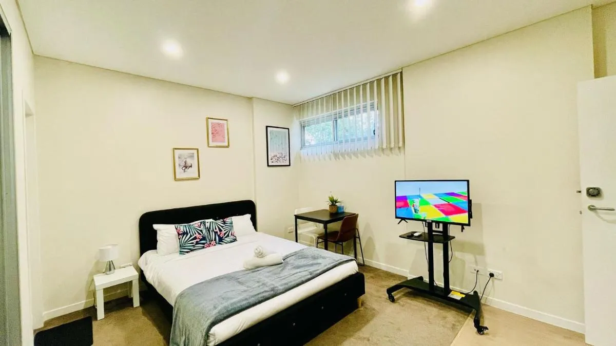 Image of studio near Airpot Bay City with Parking