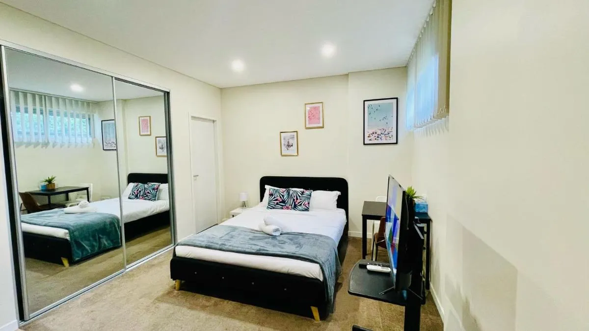Image 1 of studio near Airpot Bay City with Parking
