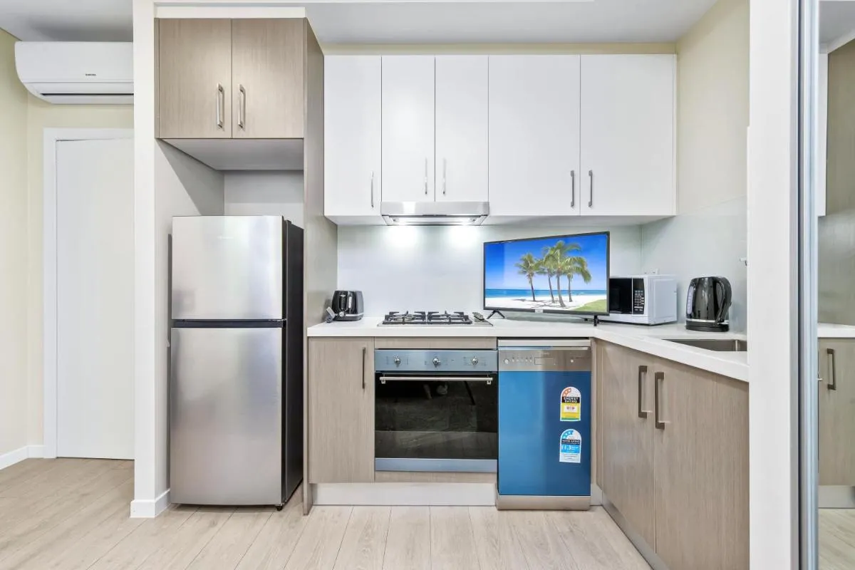 Image 2 of studio near Airpot Bay City with Parking