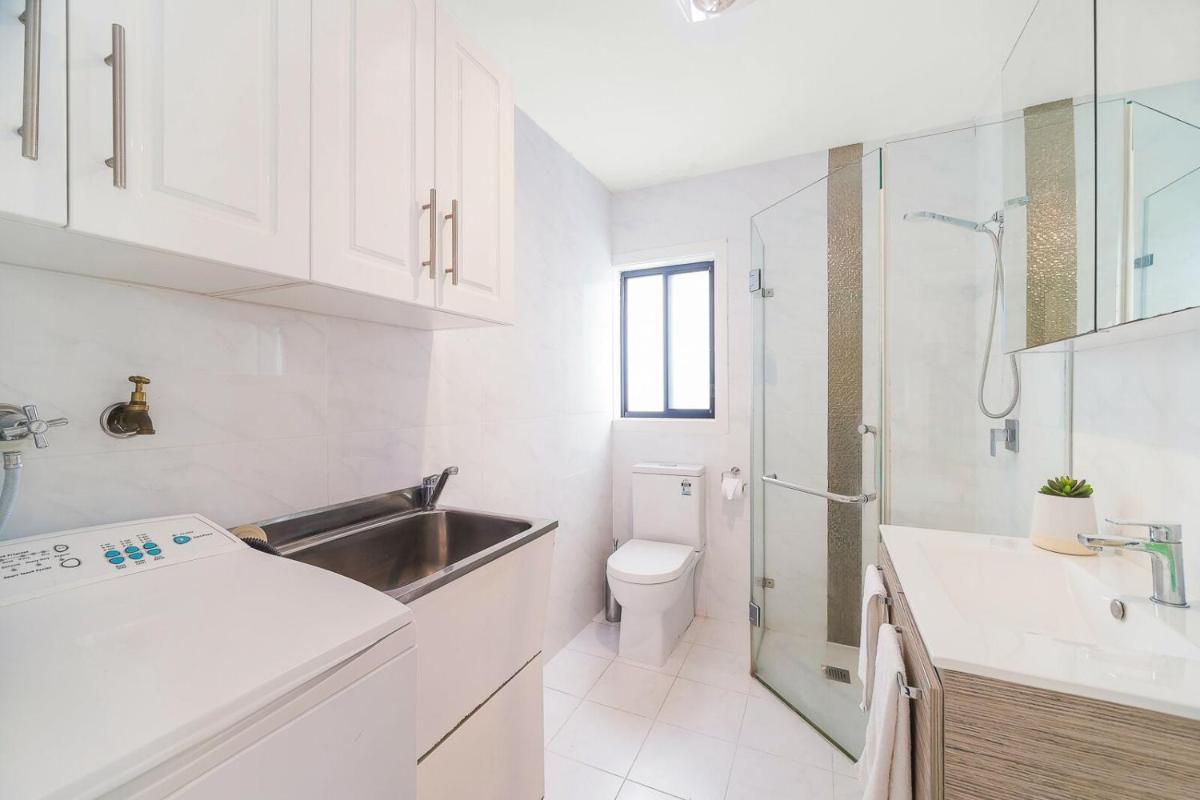 Image 2 of 3 Bedrooms Holiday Home Near Sydney Airport