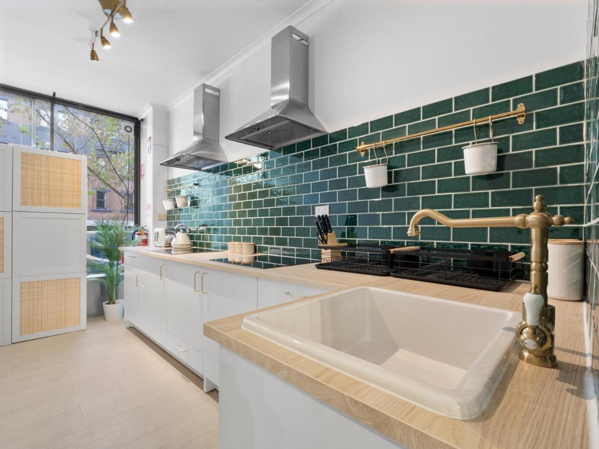 Image 2 of AZZURRO POD HOTEL – Central Sydney