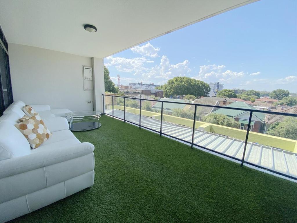 Image of A Cozy 2B2B Apartment near Airport & Train Station