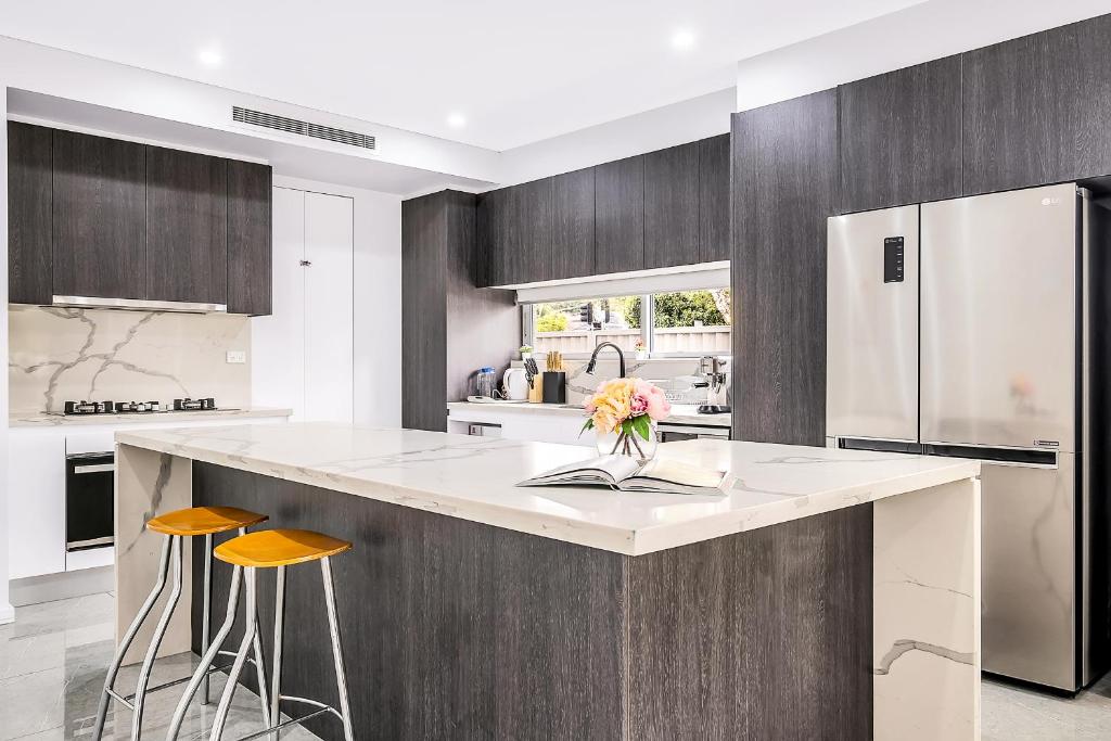 Image of Blue Haven Retreat – Beverly Hills 208