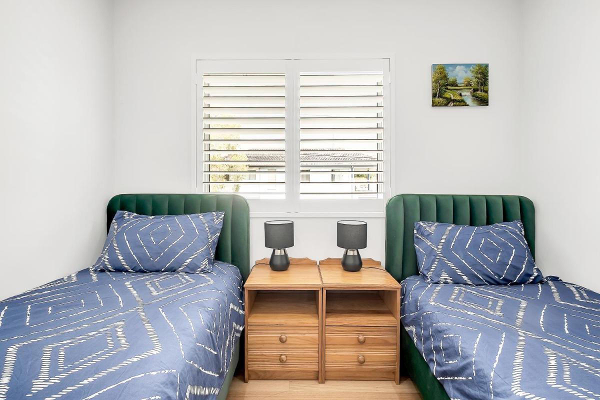 Image 1 of Blue Haven Retreat – Beverly Hills 208