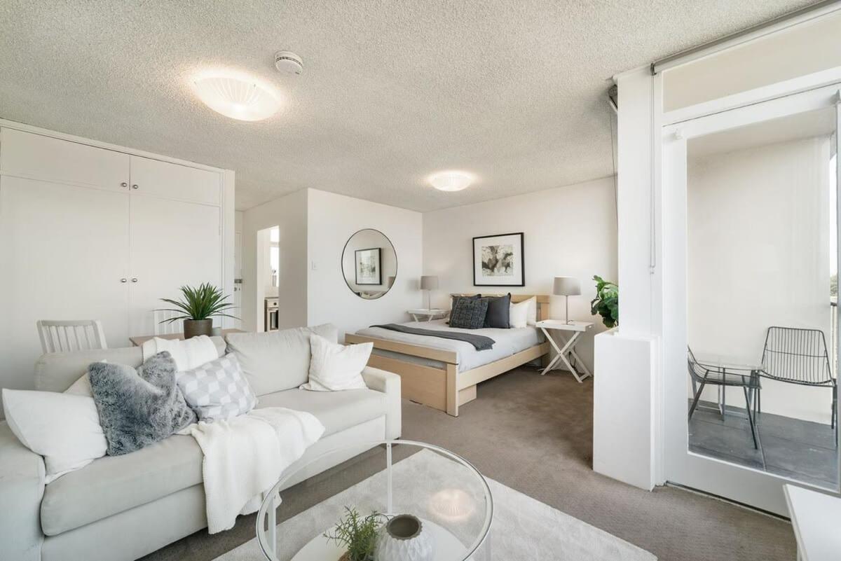 Image 1 of Bright and Sunny Studio Apartment