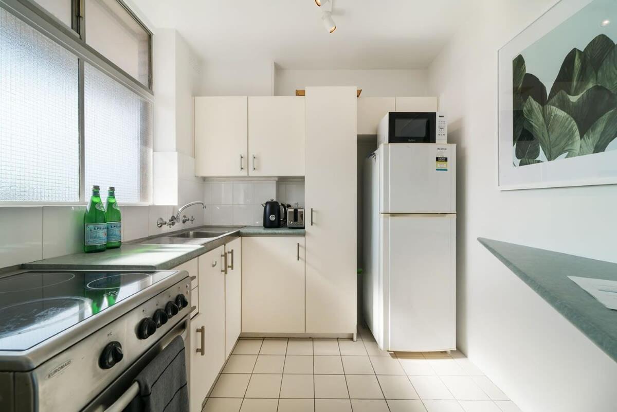 Image 4 of Bright and Sunny Studio Apartment