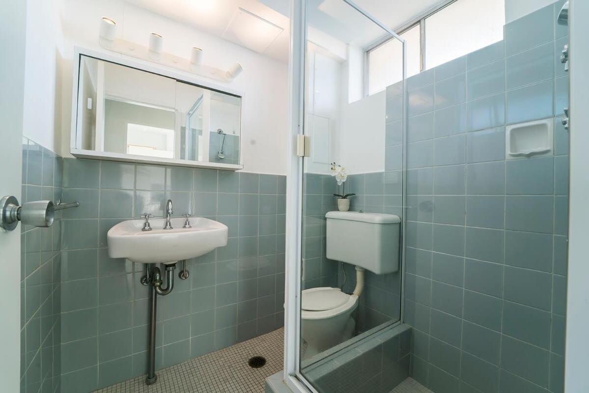 Image 2 of Bright and Sunny Studio Apartment