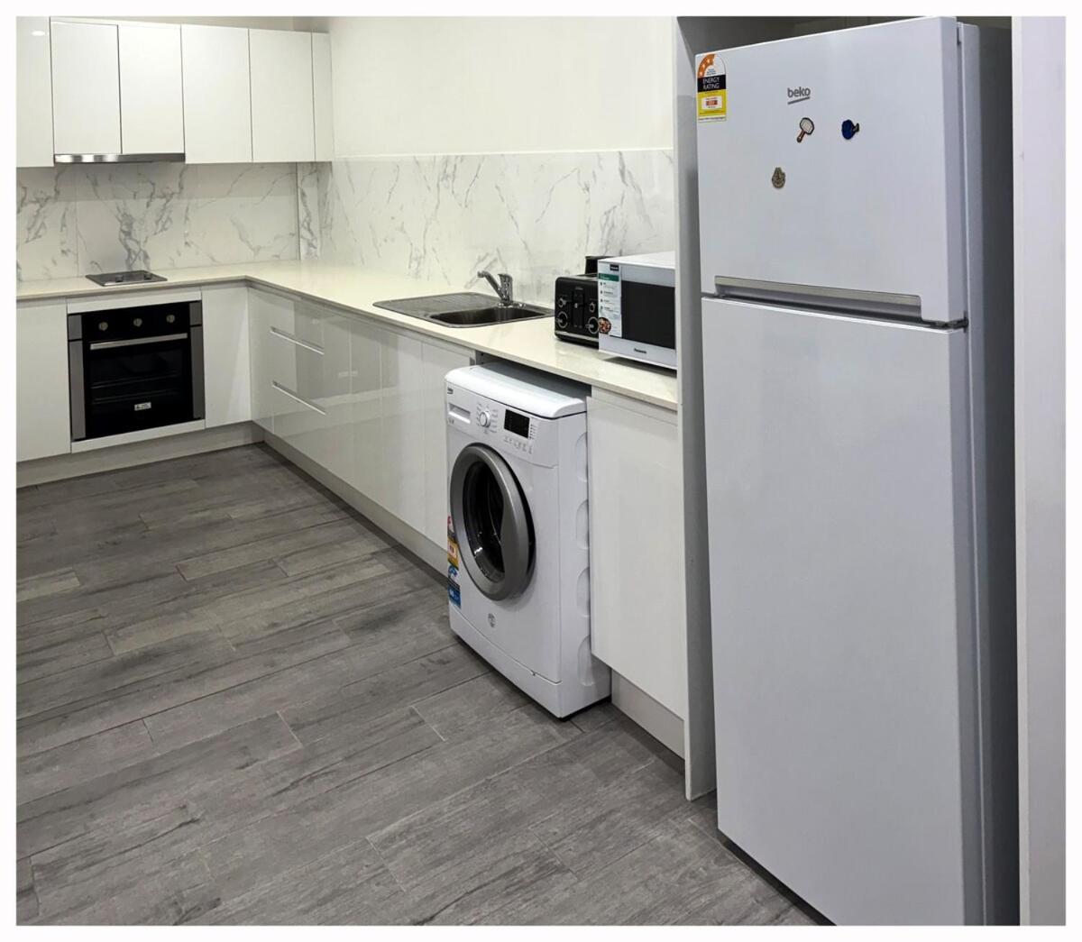 Image 3 of Burwood 2Br Lovely Apt Near Train
