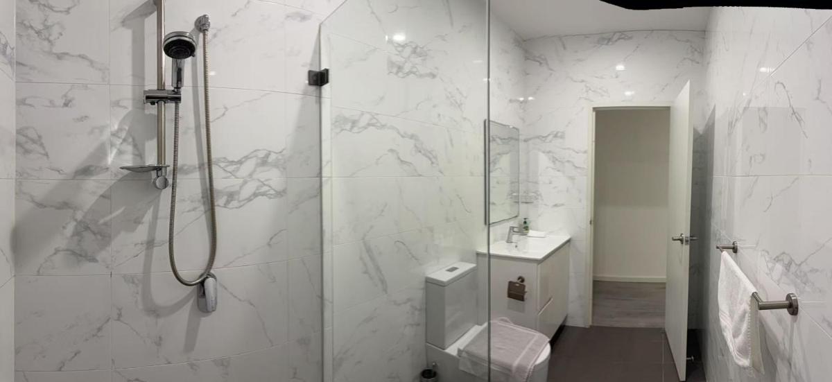 Image 2 of Burwood 2Br Lovely Apt Near Train