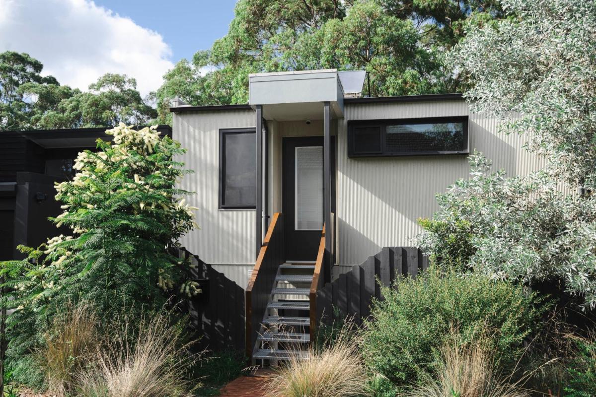 Image 5 of Bushland setting close to Sydney CBD- stand alone apartment