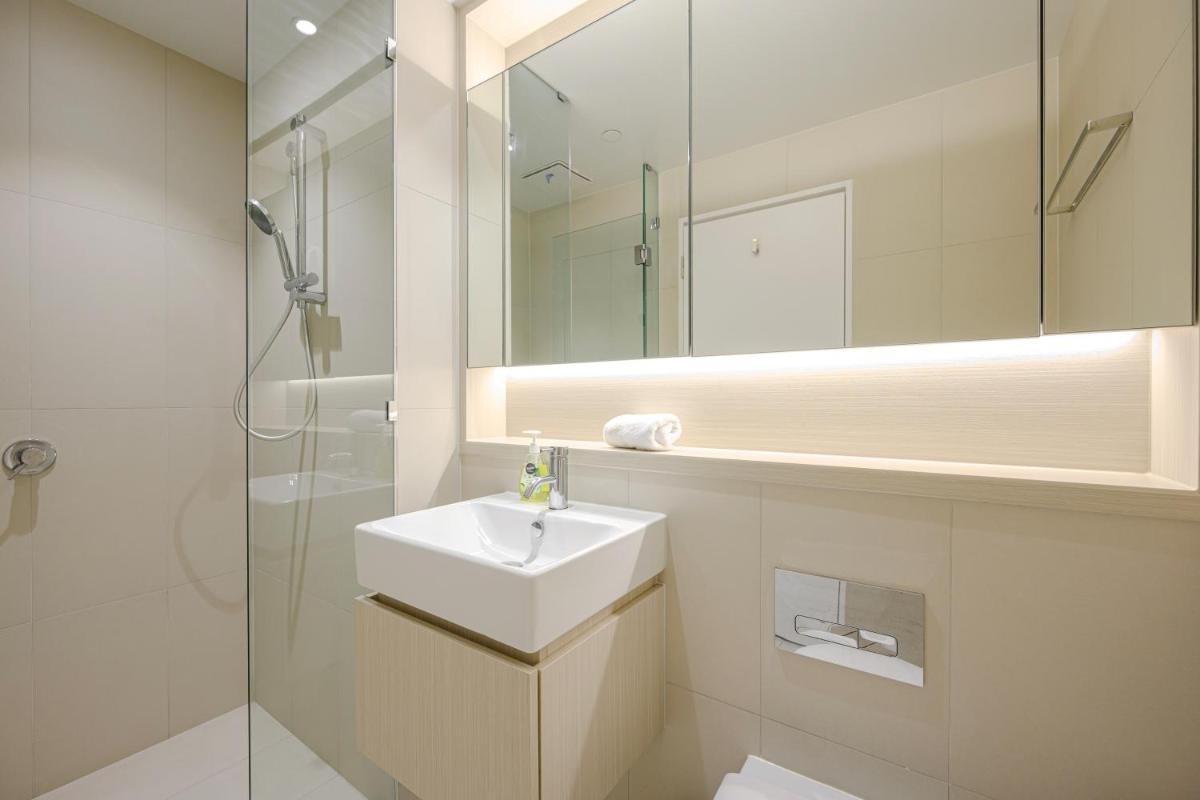 Image 2 of CBD sweet 3Br ChinaTown ICC & parking & Firework