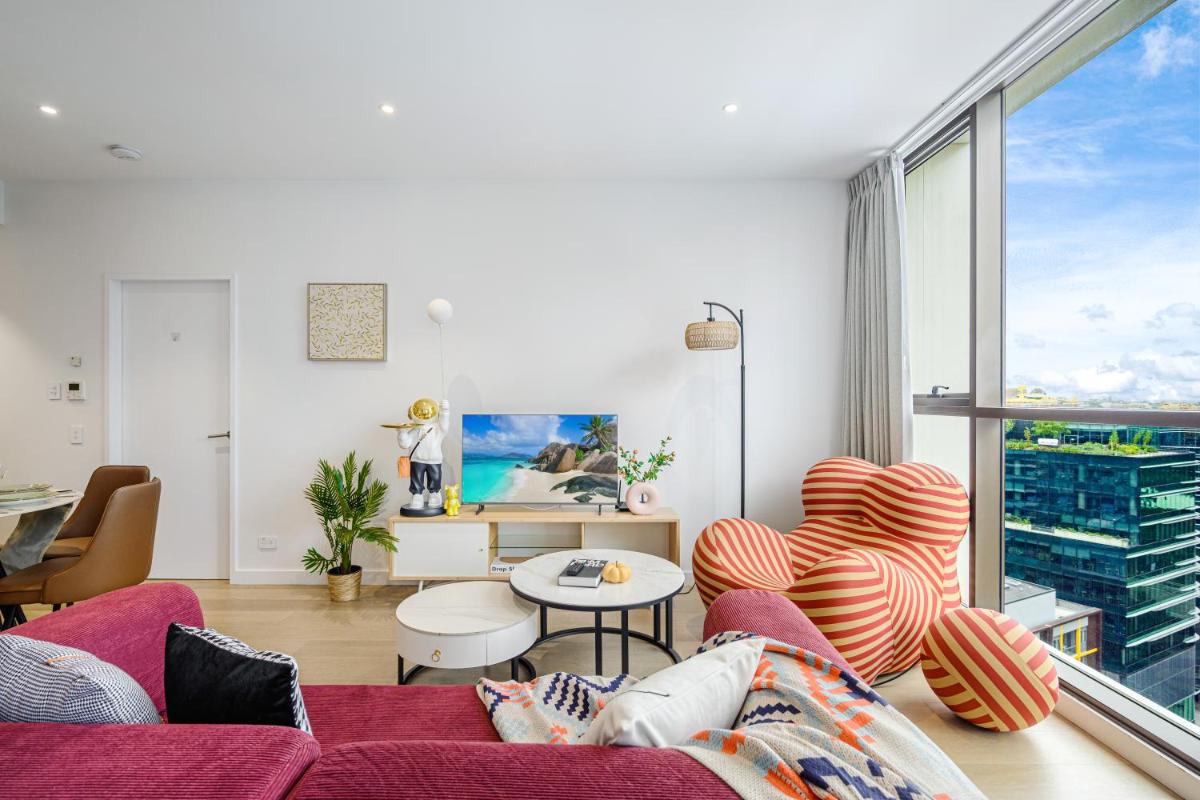 Image 3 of CBD sweet 3Br ChinaTown ICC & parking & Firework