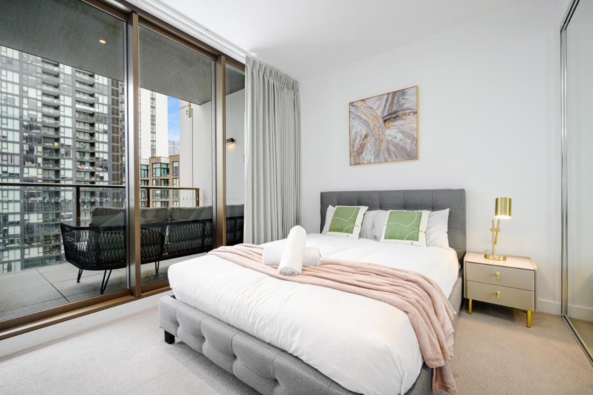 Image 1 of CBD sweet 3Br ChinaTown ICC & parking & Firework