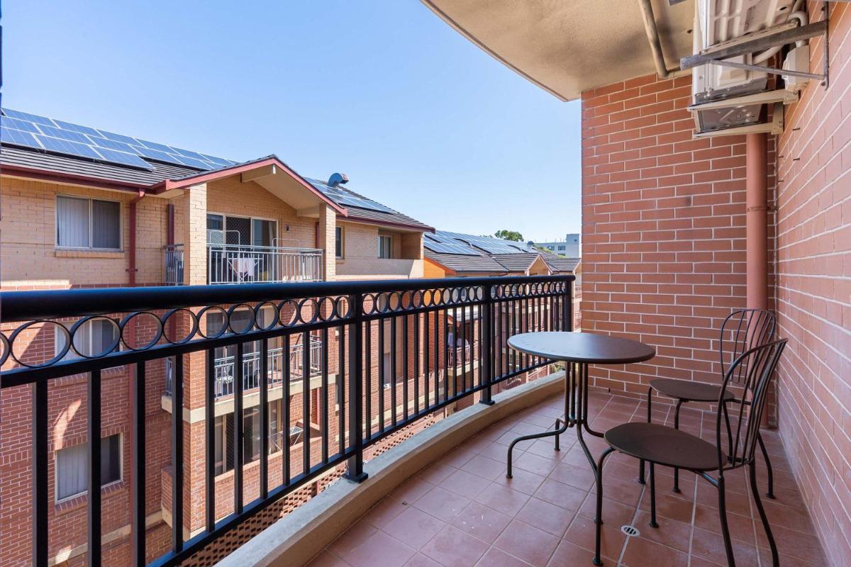 Image 1 of Camperdown Cozy Corner 4