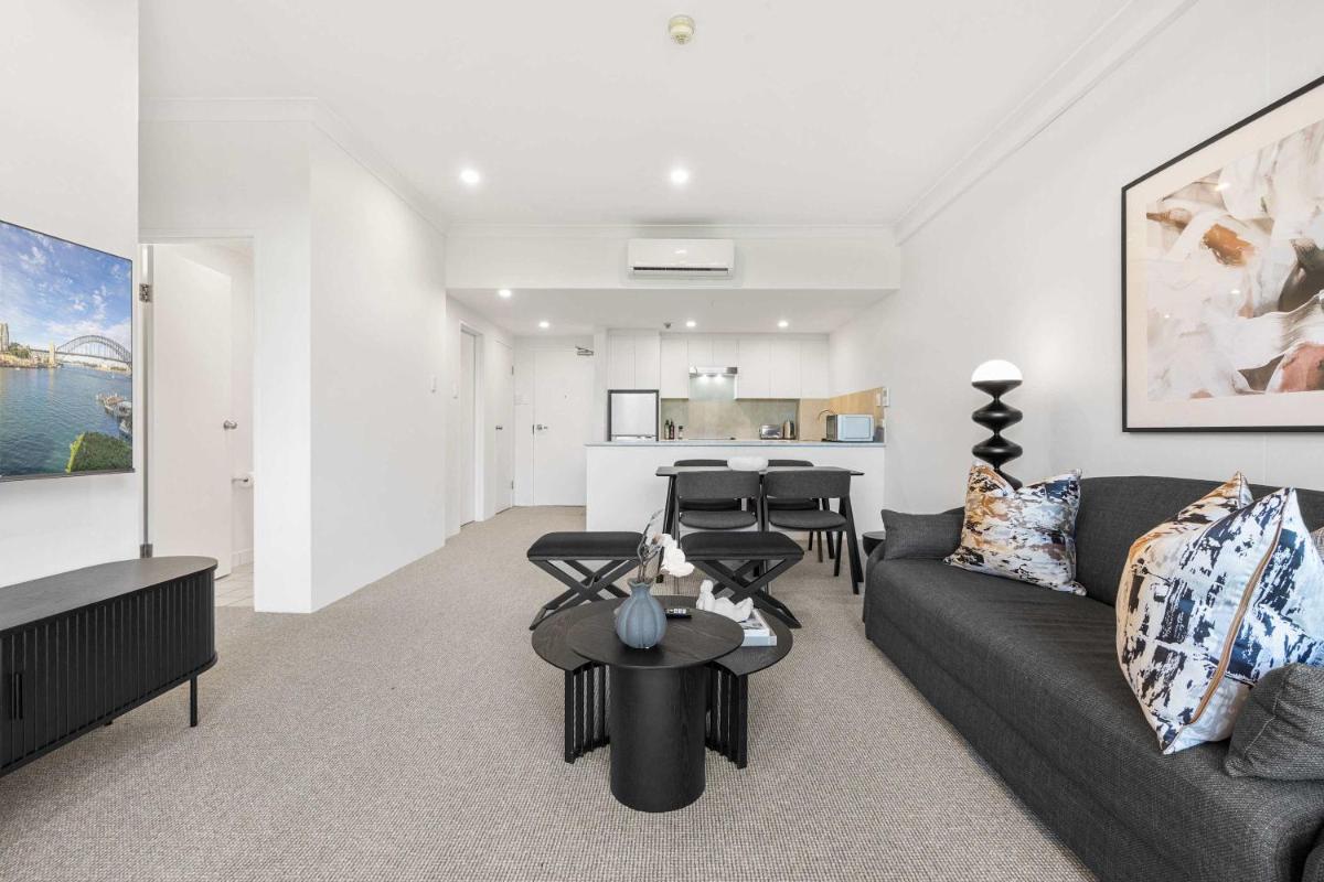 Image 2 of Camperdown Cozy Corner 8