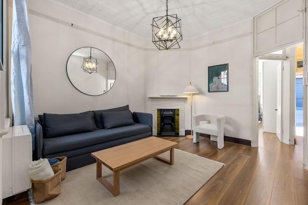 Image of Charming 8 Person Home Near Harbour and Barangaroo