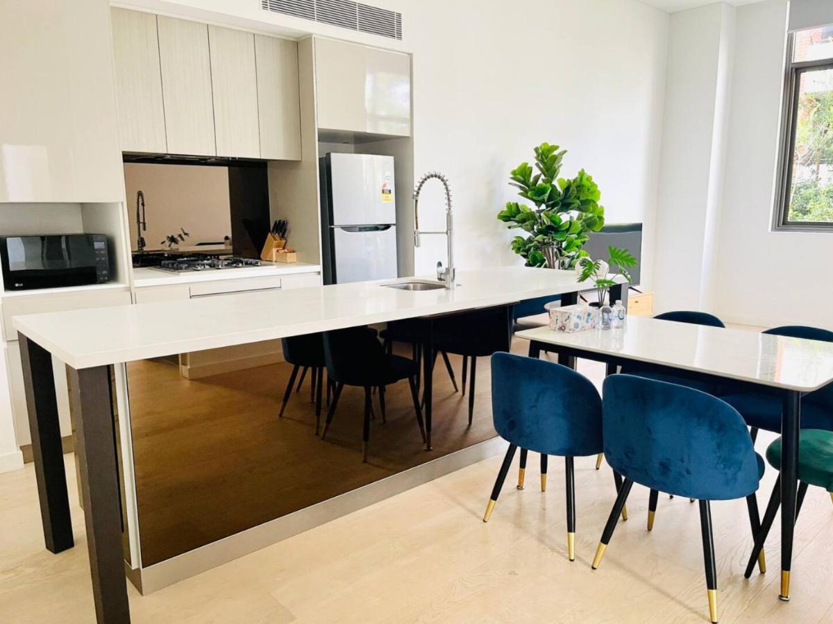 Image 3 of Charming and cozy 3 Bedroom Condo Parking, Wi-Fi