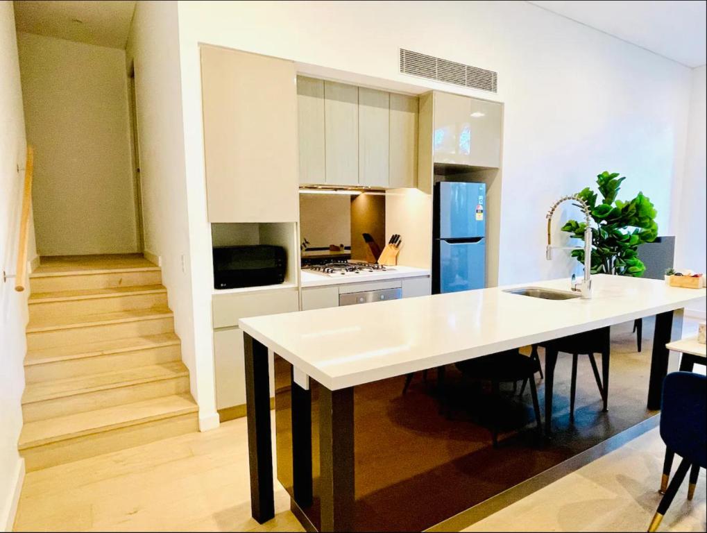 Image of Charming and cozy 3 Bedroom Condo Parking, Wi-Fi