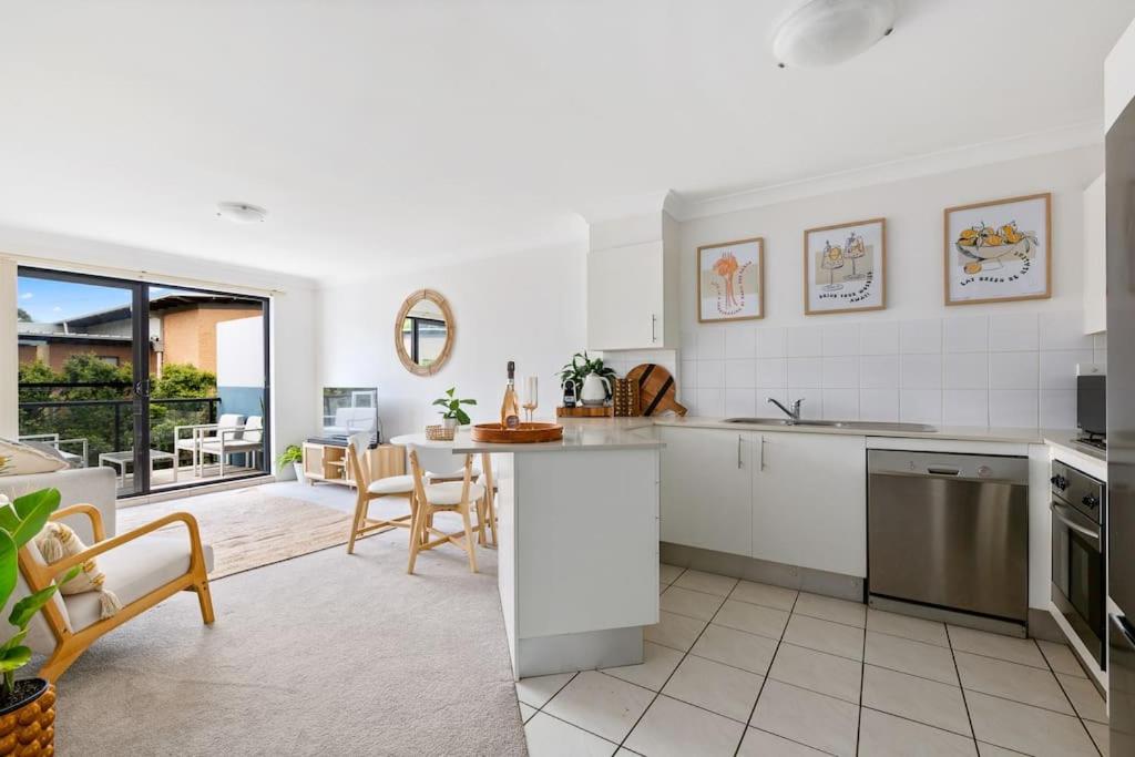 Image 5 of Chic Brookvale Unit-Big Balcony!