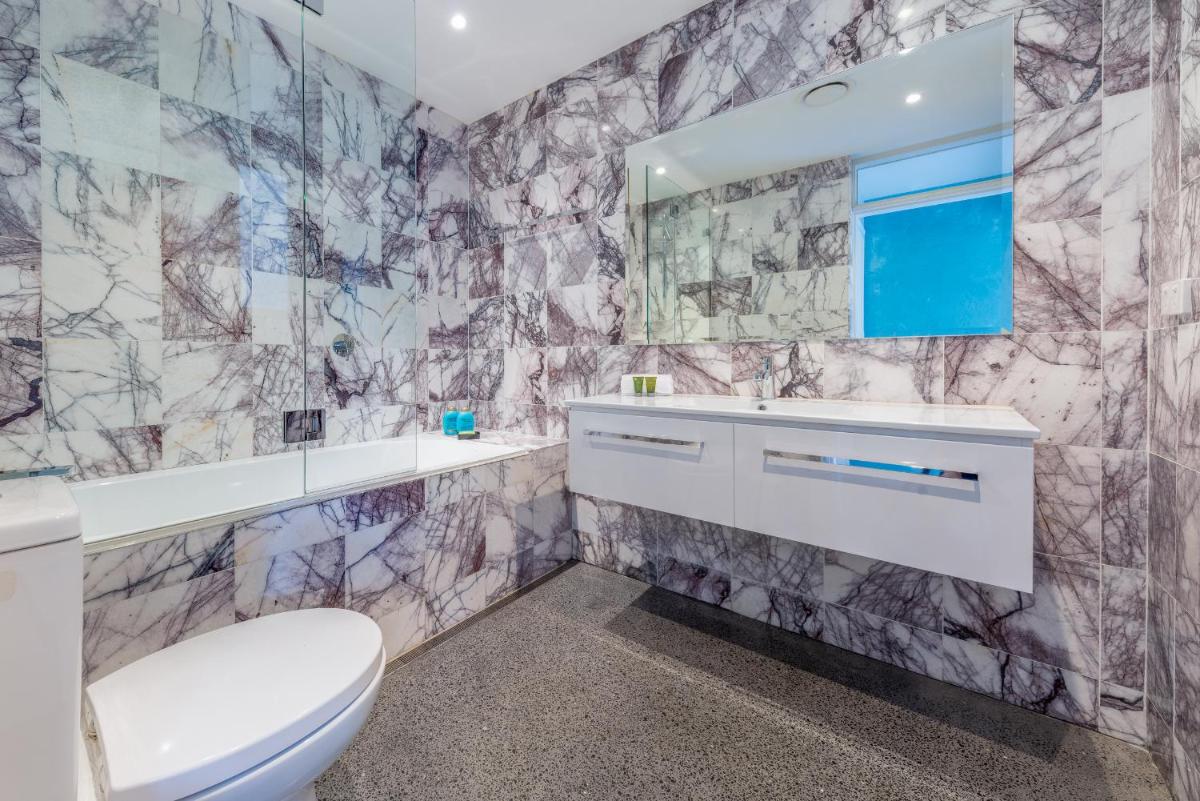 Image 2 of Chic East Sydney Pad