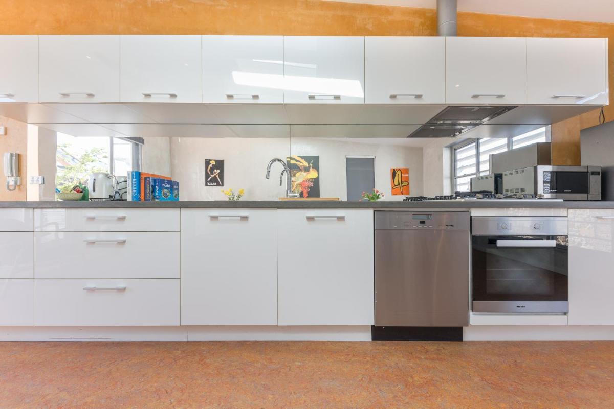 Image 4 of Chic East Sydney Pad