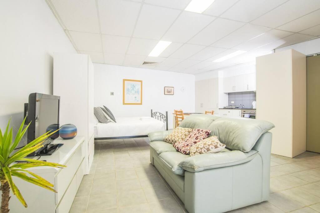 Image of Close to city Peaceful studio at Waterloo wifi Parking