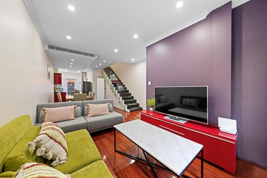 Image of Comforting 2BR House & FishMarket & Casino-3 mins walk