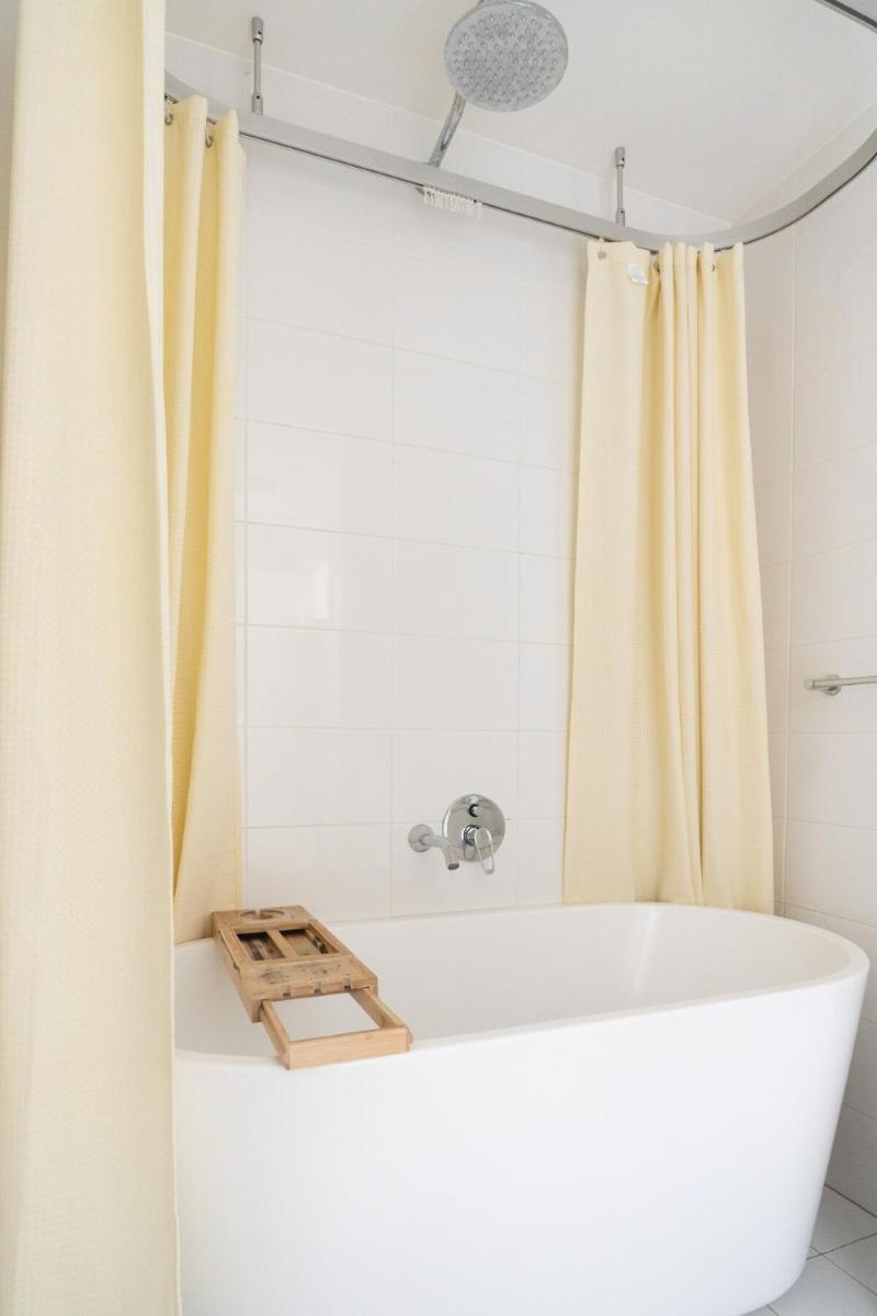 Image 3 of Comfy 1BDR Apartment 3min to Train Station Burwood