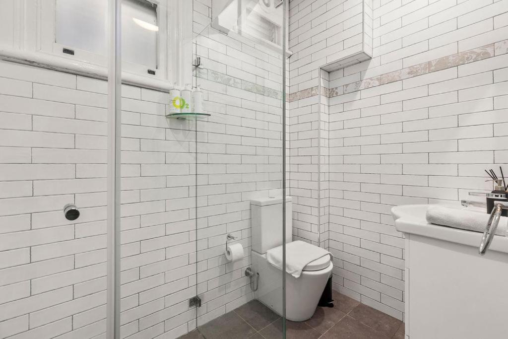 Image 2 of Cozy 2BR Stay Near Barangaroo & The Rocks