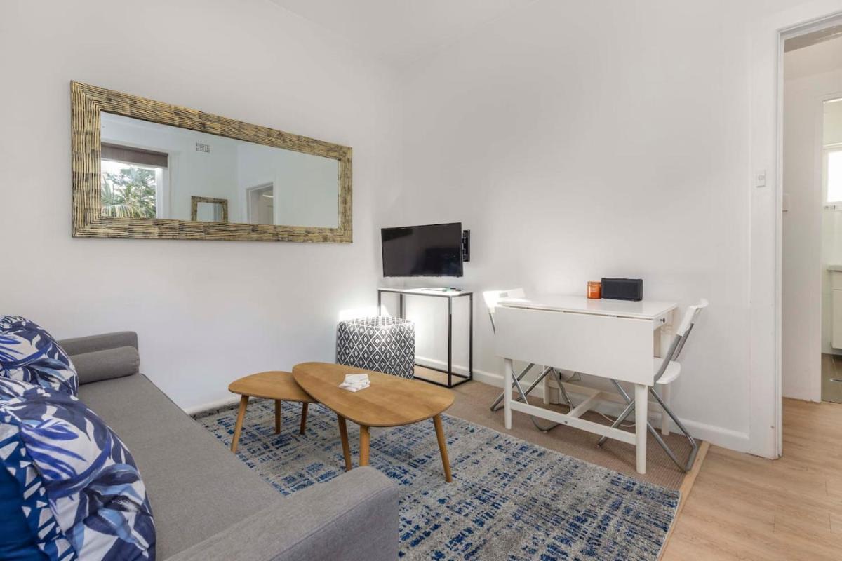 Image 4 of Cute 1 bedroom with private courtyard garden