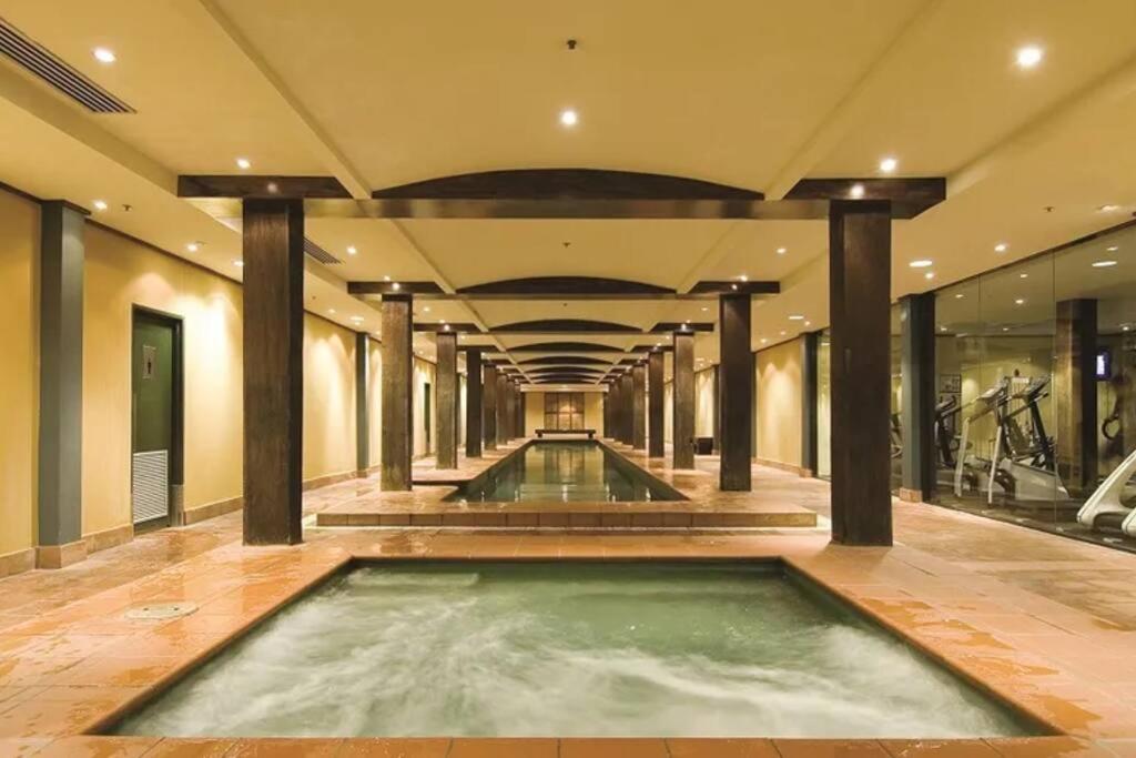 Image 3 of Darling Harbour Studio w Pool Sauna Gym Jacuzzi