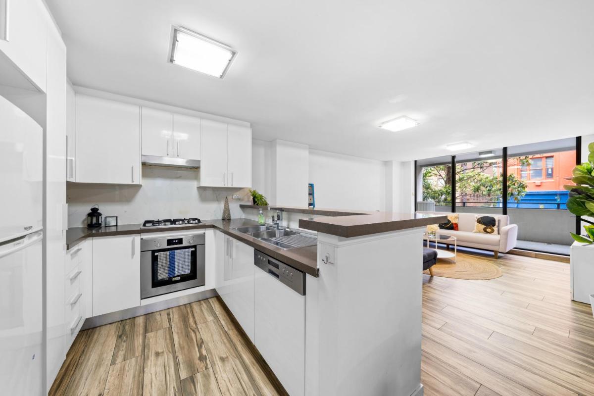 Image 5 of Delicated 3BR Apt with Parking & Darling Harbour-10mins walk