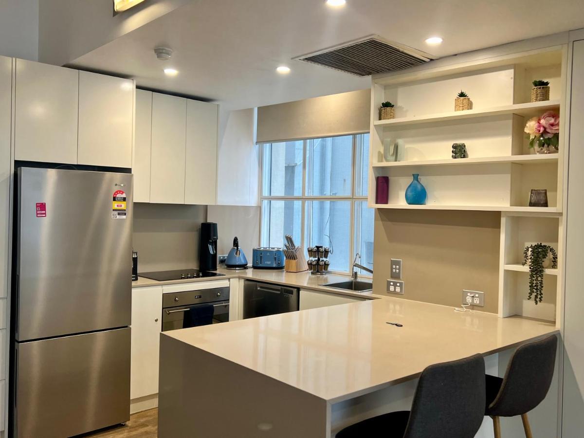 Image 2 of Downtown Sydney CBD Executive Apartment with Pool