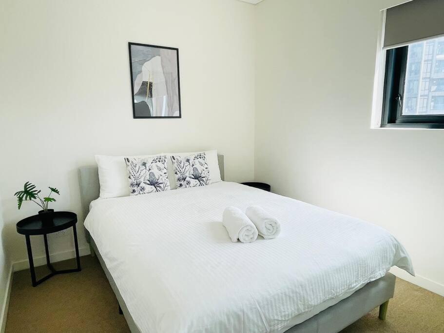 Image 1 of Fascinating waterview 2 bedrooms condo (Parking)