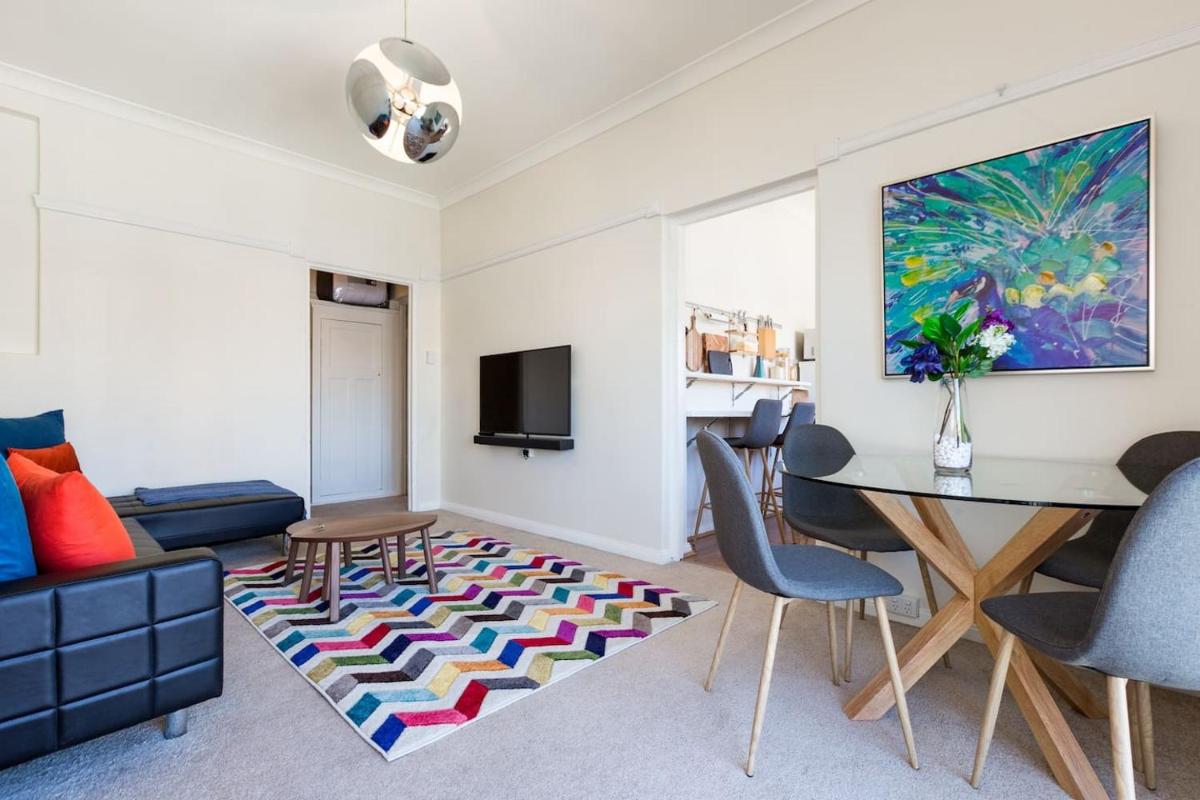 Image 4 of Harbourfront Art Deco Hall – Sought-after in Sydney