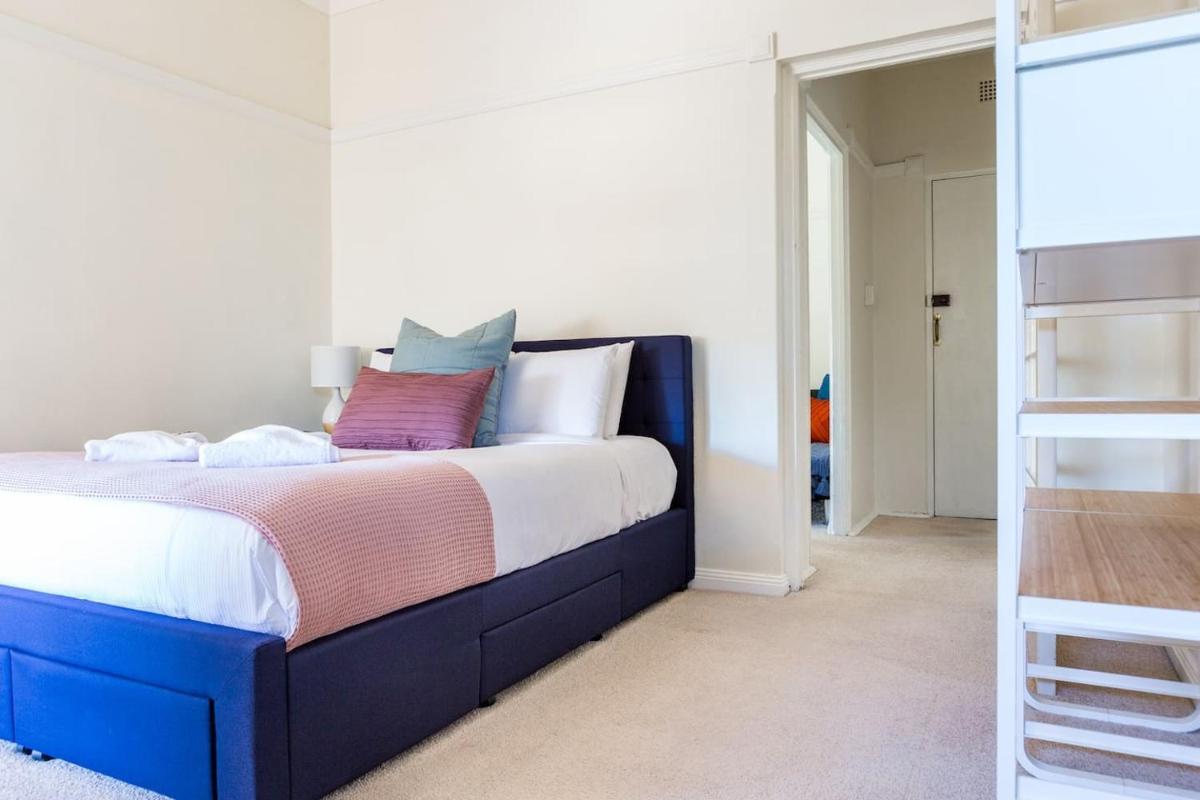 Image 6 of Harbourfront Art Deco Hall – Sought-after in Sydney