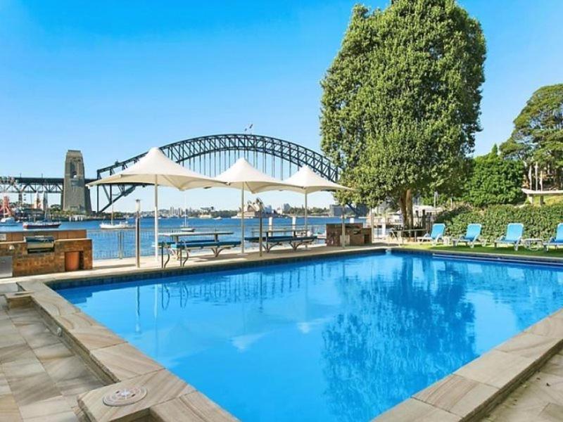 Image 2 of Harbourside7 – modern 1br unit with fab views