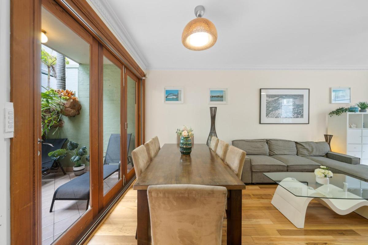 Image 5 of Ideally located 3 BR with Parking & Central & Darling Harbour-10 mins walk