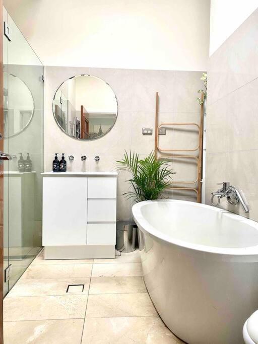 Image 4 of Immaculate 3 Bed City Home – Close to Everything!