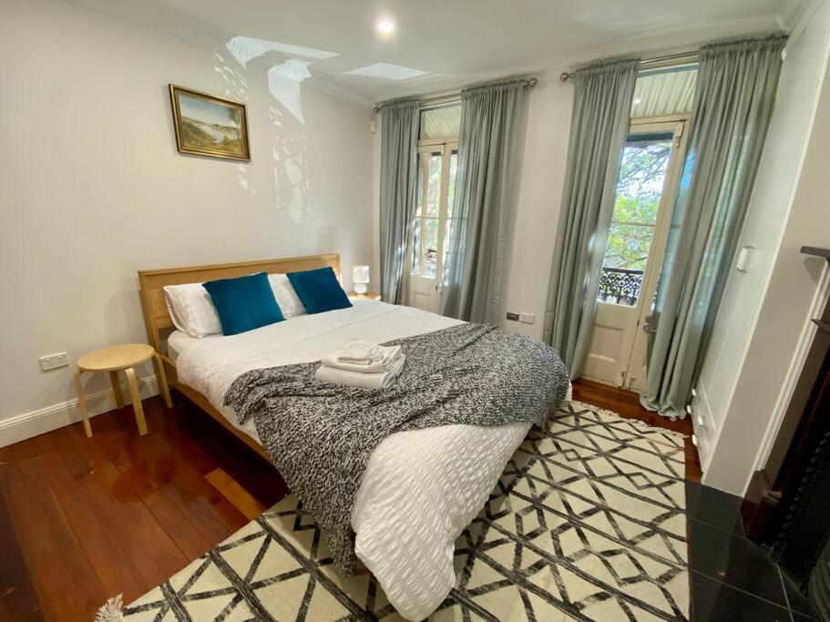Image 6 of Immaculate 3 Bed City Home – Close to Everything!