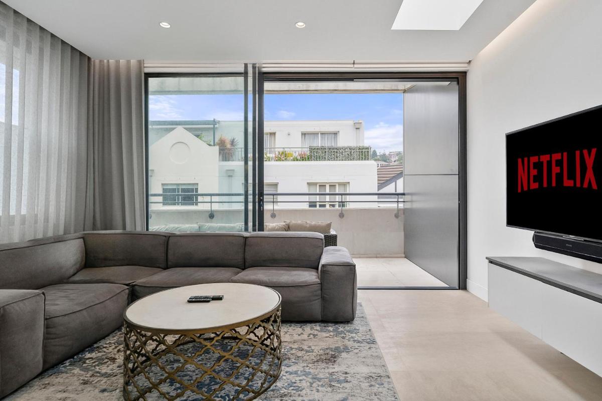 Image 4 of Inviting 2BR Unit with Parking near Coogee Beach