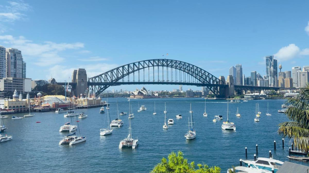 Image 5 of King Bed Harbour View – Captain’s Retreat